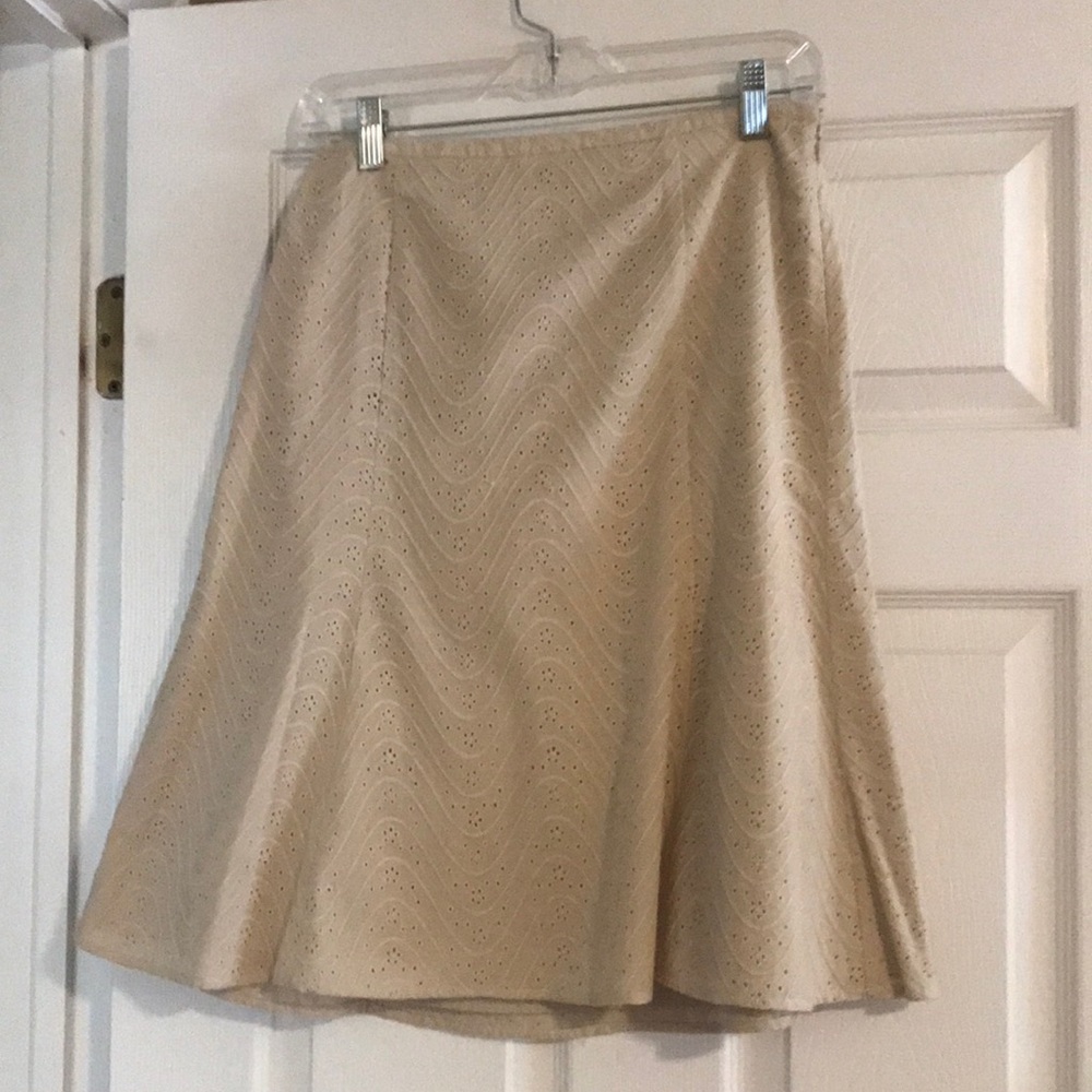 Ann Taylor size 0 a-line skirt. Excellent condition.